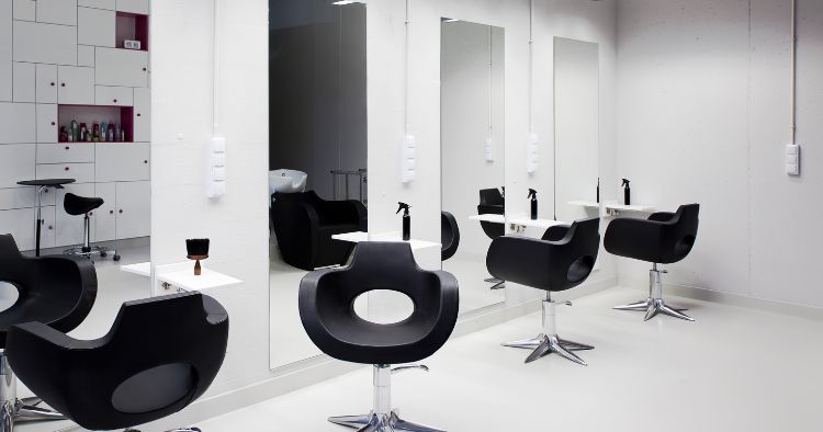 Friseur Einrichtung - Cleaner Minimalismus mit Spiegelfront