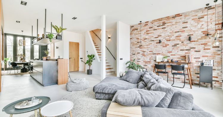 Elegante Wohnzimmer mit offenem und hellem Raumdesign